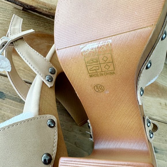NWOB - Journee Collection‎ Tan Sandals Studs Platform 8.5 - Picture 6 of 10